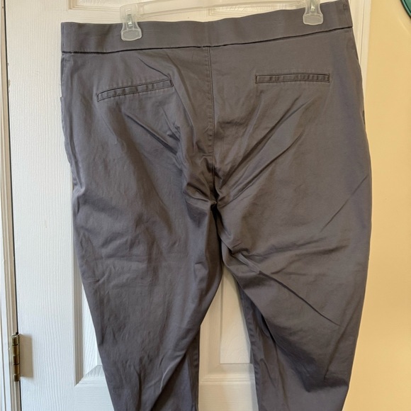 Lee styleup Stylish Gray capri - Picture 3 of 4